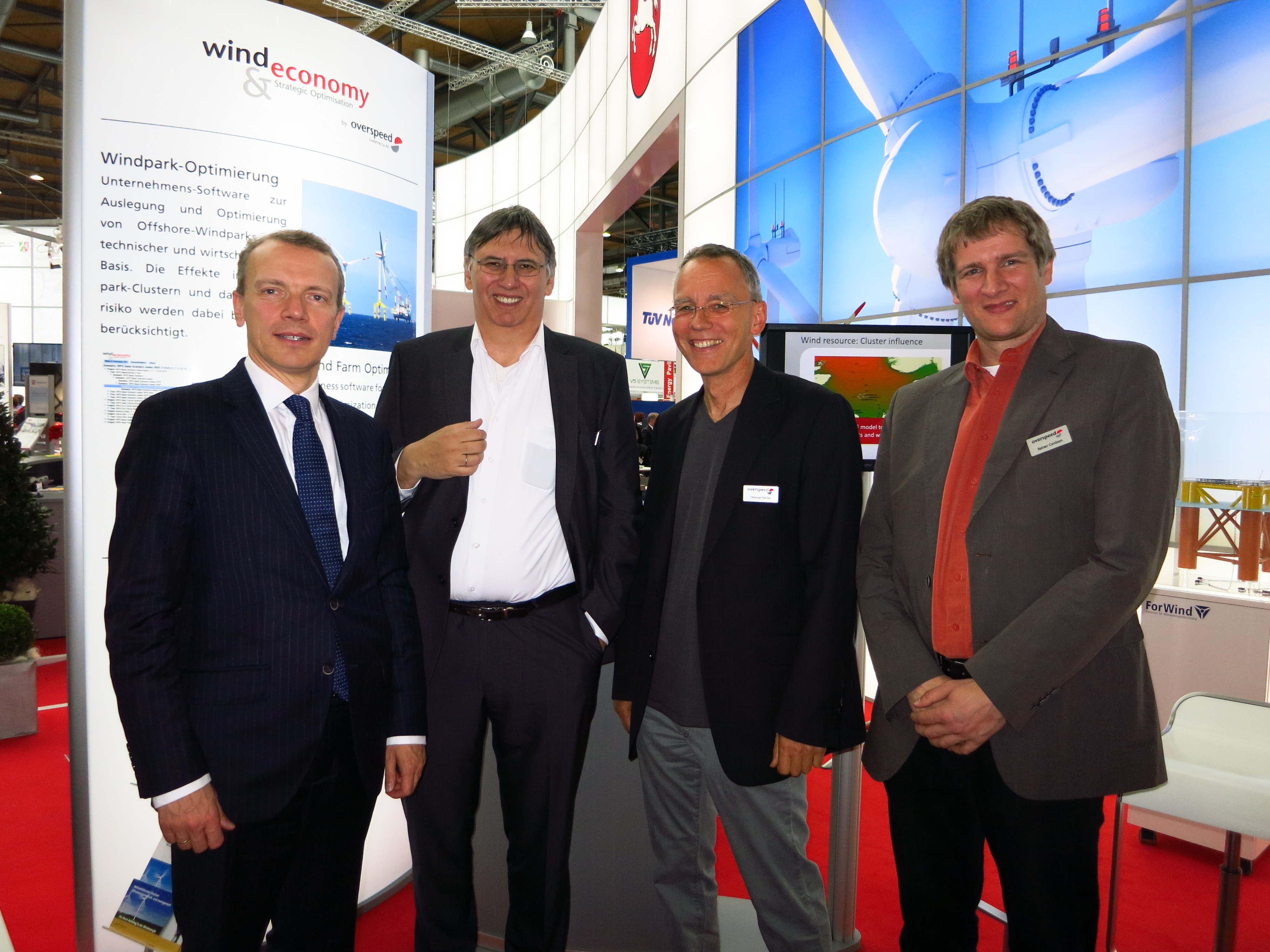 Hannovermesse 2016: Giles Dickson (Chief Executive Officer Wind Europe), Overspeed-Geschäftsführer Dr. Hans-Peter Waldl und Thomas Pahlke, Rainer Cordsen (Overspeed)